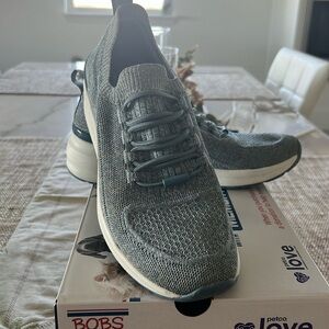 Air cooled memory foam go walk sketchers size 7